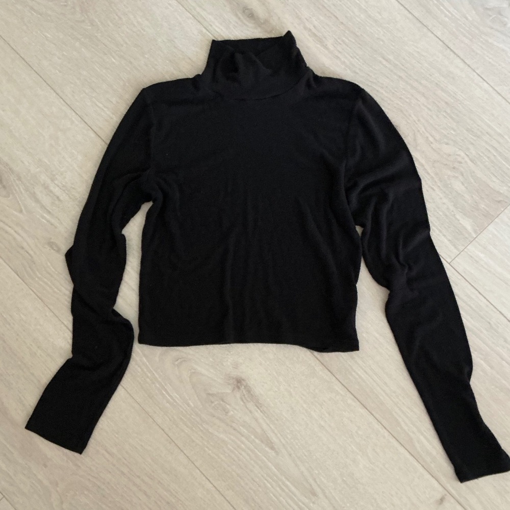 Aritzia Wilfred Black Ribbed Turtleneck Long Sleeve Cropped Top Size M